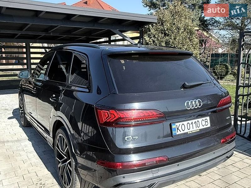 Позашляховик / Кросовер Audi Q7 2020 в Ужгороді