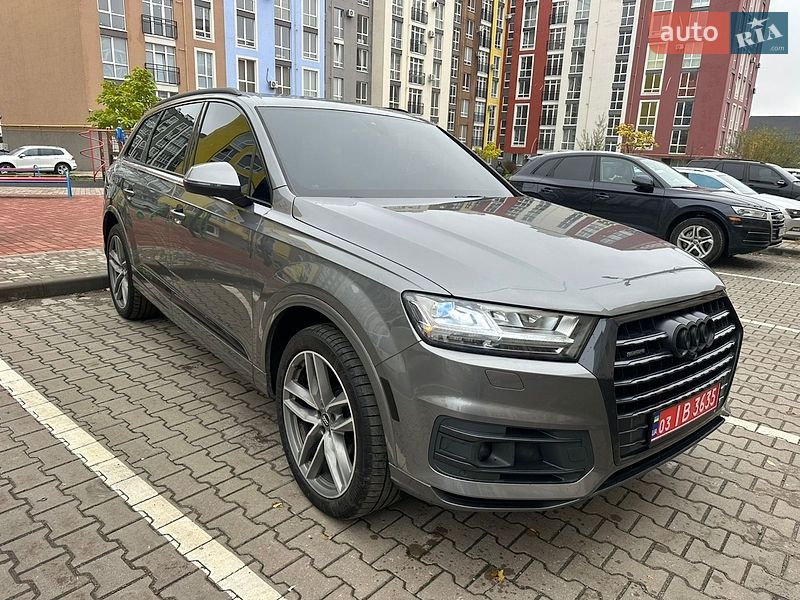 Внедорожник / Кроссовер Audi Q7 2017 в Черновцах