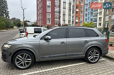 Внедорожник / Кроссовер Audi Q7 2017 в Черновцах