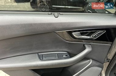 Внедорожник / Кроссовер Audi Q7 2017 в Черновцах