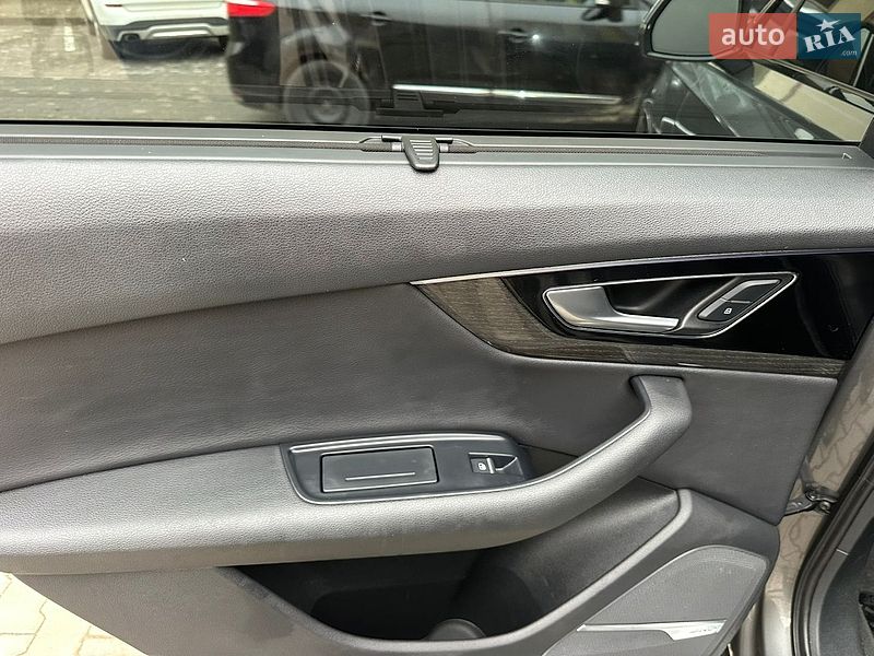 Внедорожник / Кроссовер Audi Q7 2017 в Черновцах