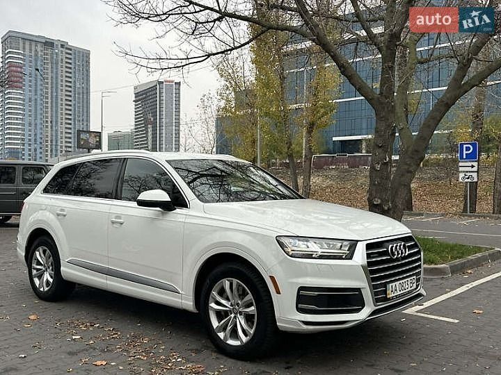 Внедорожник / Кроссовер Audi Q7 2017 в Киеве