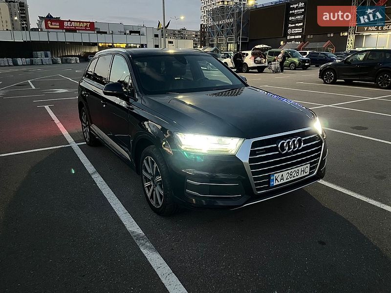 Внедорожник / Кроссовер Audi Q7 2016 в Макарове