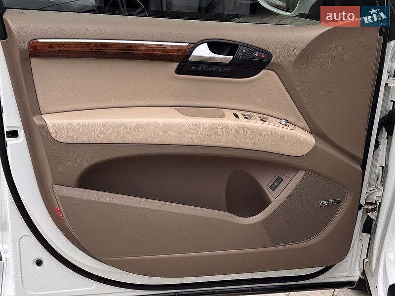 Позашляховик / Кросовер Audi Q7 2015 в Львові