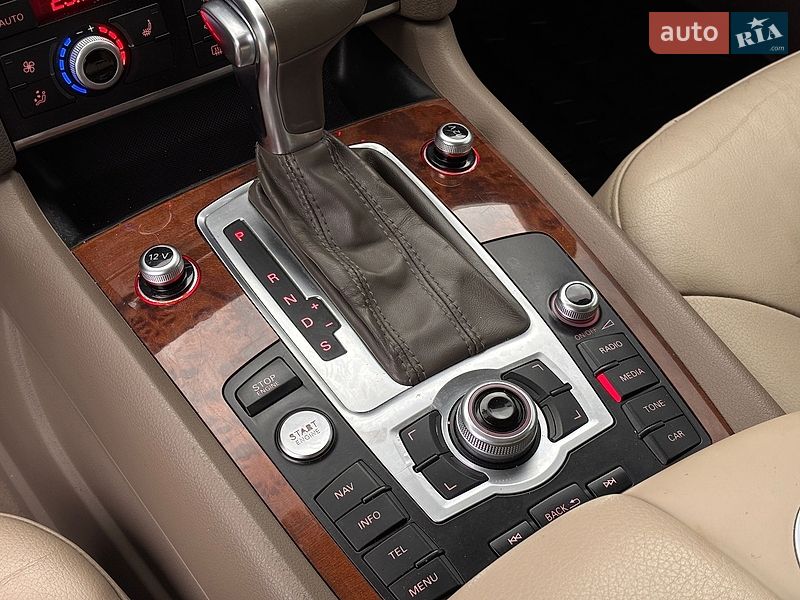 Позашляховик / Кросовер Audi Q7 2015 в Львові