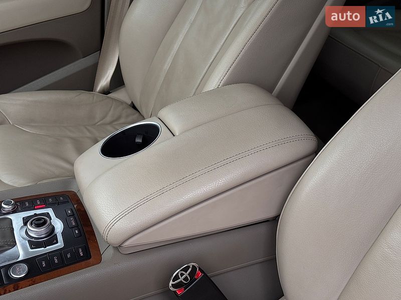 Позашляховик / Кросовер Audi Q7 2015 в Львові