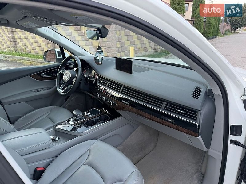 Внедорожник / Кроссовер Audi Q7 2017 в Ровно