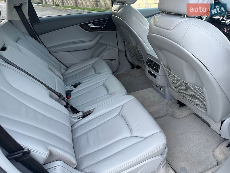 Внедорожник / Кроссовер Audi Q7 2017 в Ровно