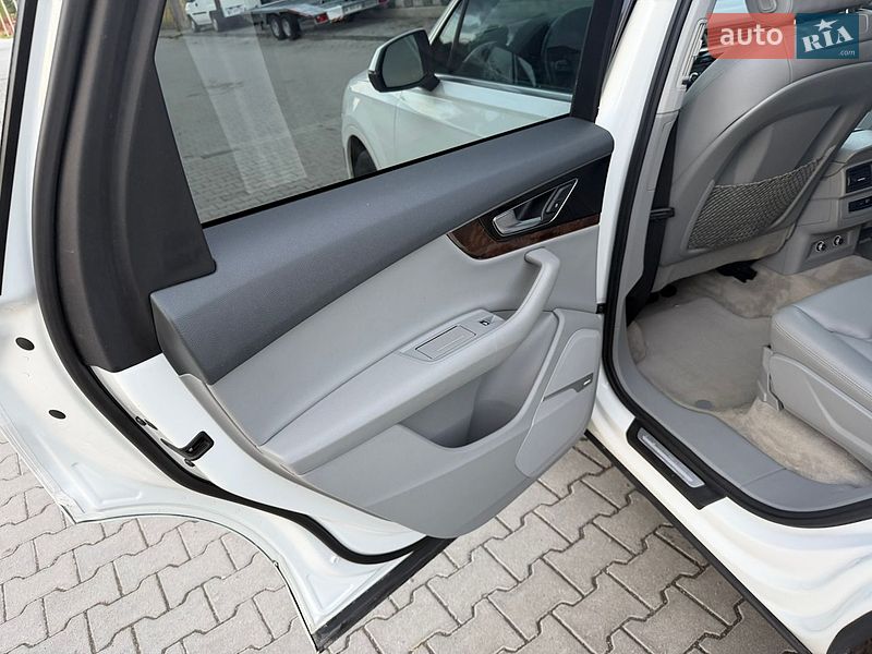 Внедорожник / Кроссовер Audi Q7 2017 в Ровно