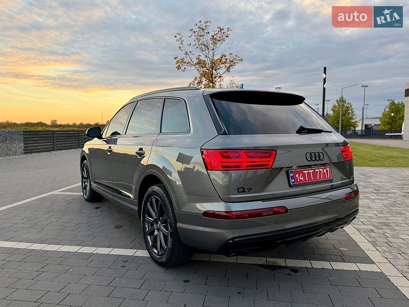 Позашляховик / Кросовер Audi Q7 2017 в Мукачевому