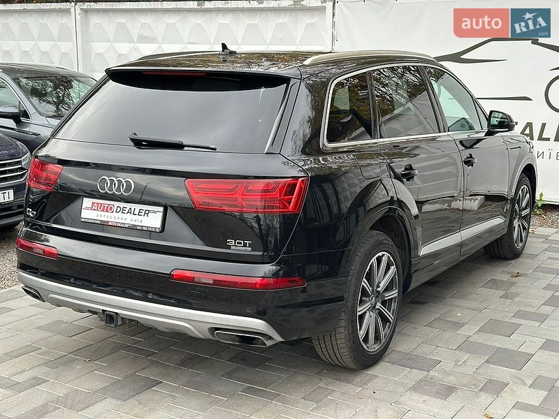 Позашляховик / Кросовер Audi Q7 2016 в Києві