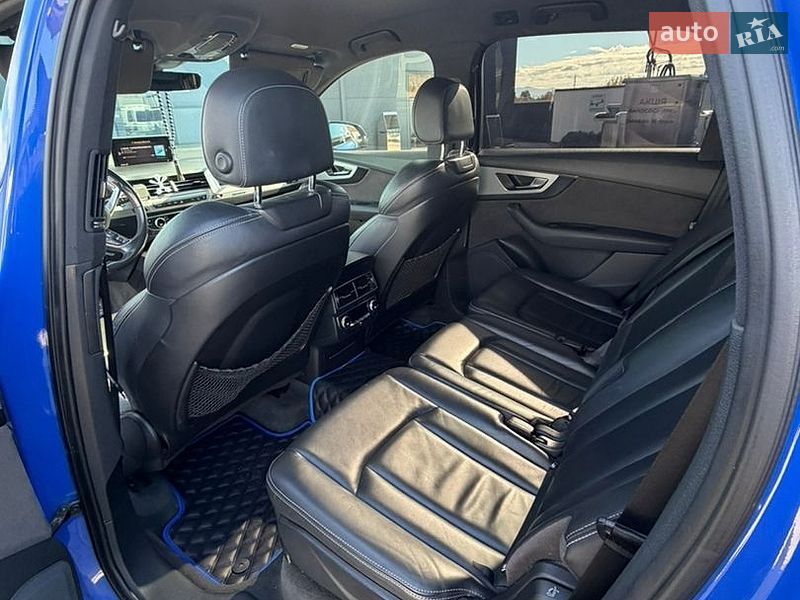 Внедорожник / Кроссовер Audi Q7 2016 в Хусте
