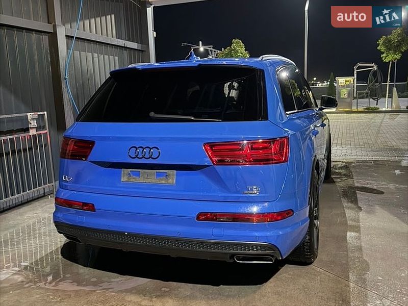 Внедорожник / Кроссовер Audi Q7 2016 в Хусте