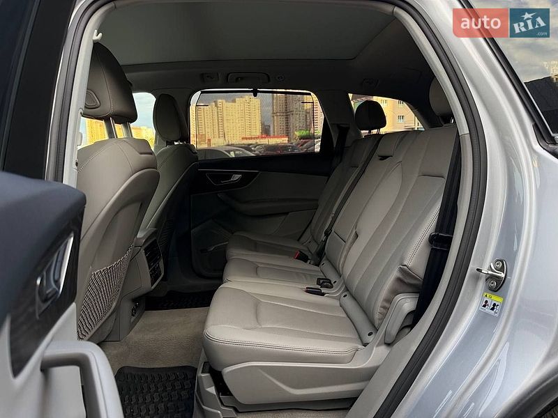 Позашляховик / Кросовер Audi Q7 2020 в Києві