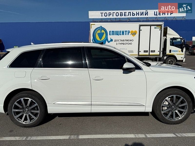 Позашляховик / Кросовер Audi Q7 2017 в Мукачевому