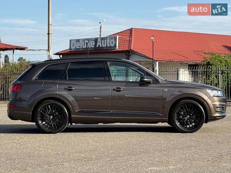 Позашляховик / Кросовер Audi Q7 2016 в Києві