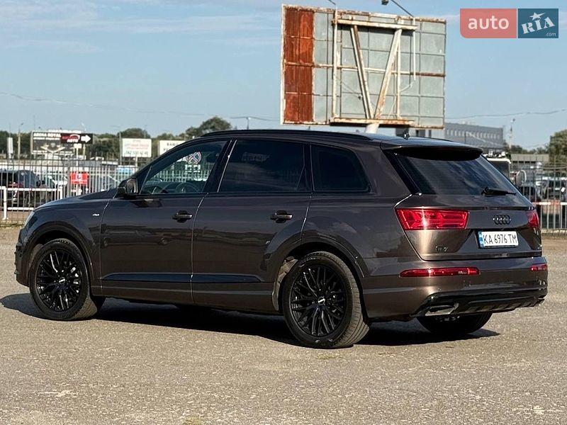 Позашляховик / Кросовер Audi Q7 2016 в Києві