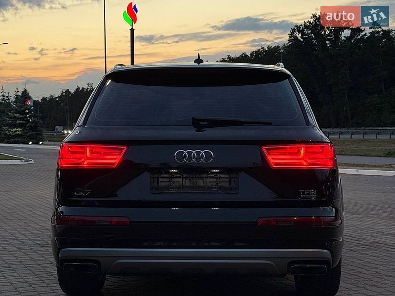 Внедорожник / Кроссовер Audi Q7 2015 в Киеве