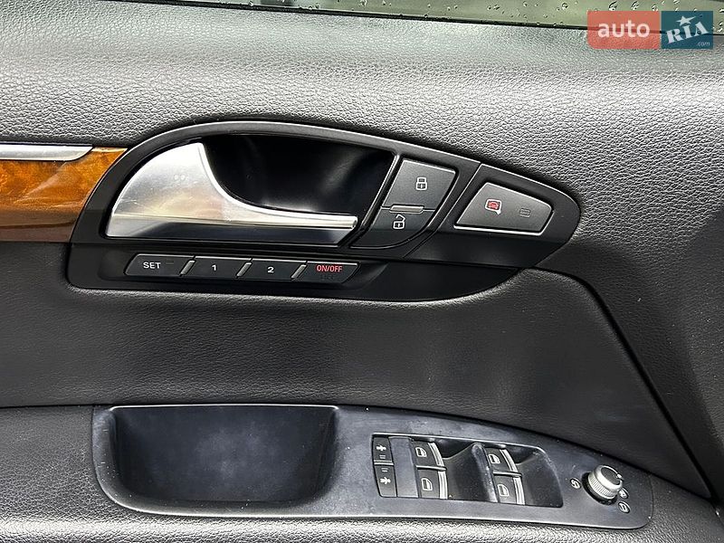 Позашляховик / Кросовер Audi Q7 2012 в Чернівцях