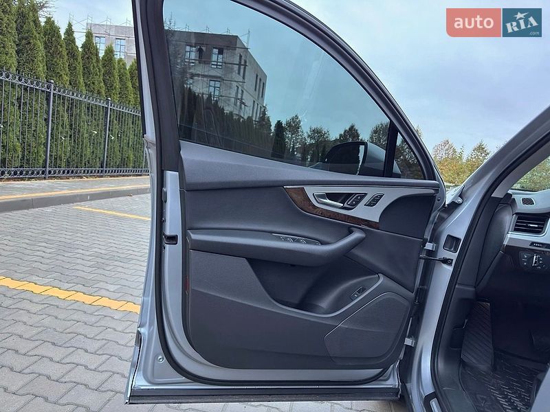 Внедорожник / Кроссовер Audi Q7 2017 в Одессе