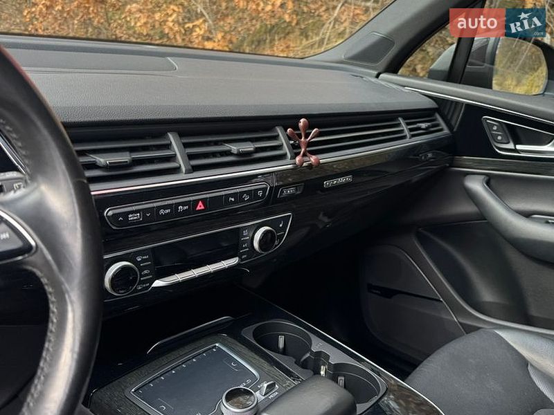Внедорожник / Кроссовер Audi Q7 2016 в Тячеве