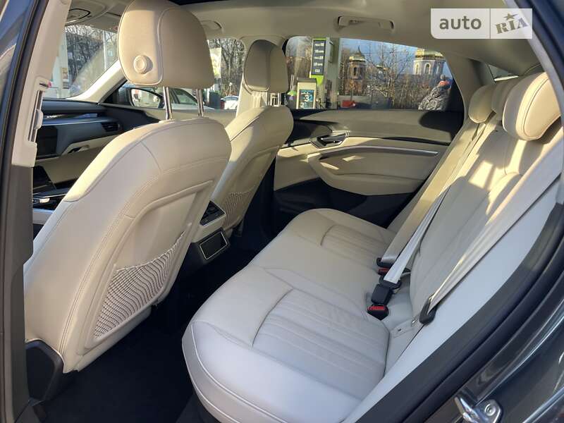 Позашляховик / Кросовер Audi Q8 e-tron 2023 в Хмельницькому