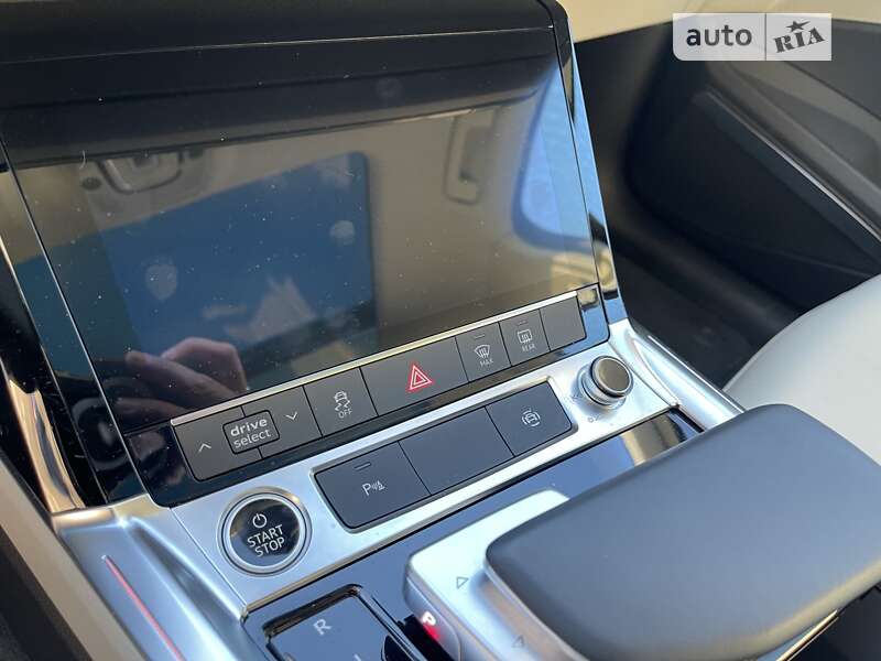 Позашляховик / Кросовер Audi Q8 e-tron 2023 в Хмельницькому