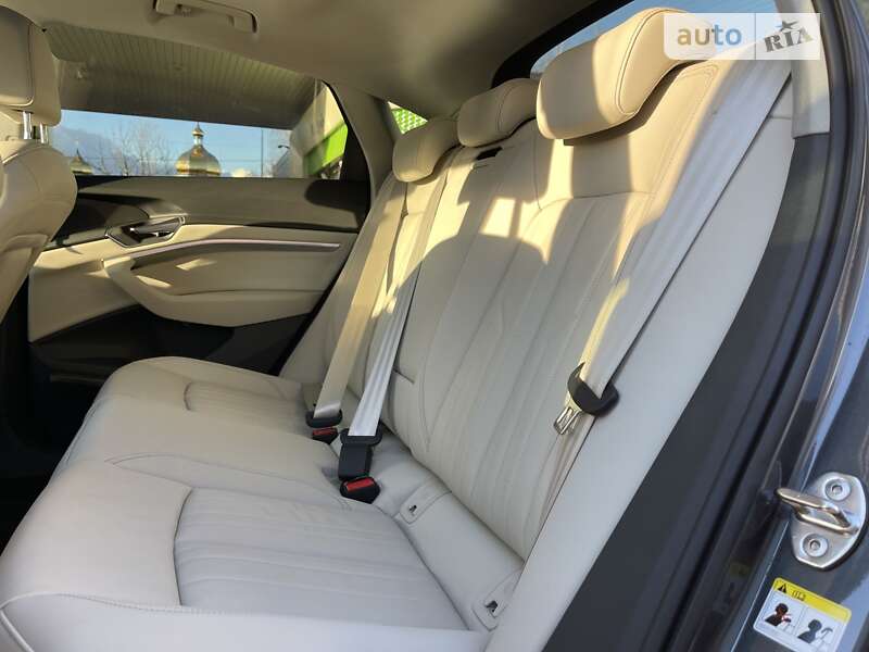 Позашляховик / Кросовер Audi Q8 e-tron 2023 в Хмельницькому