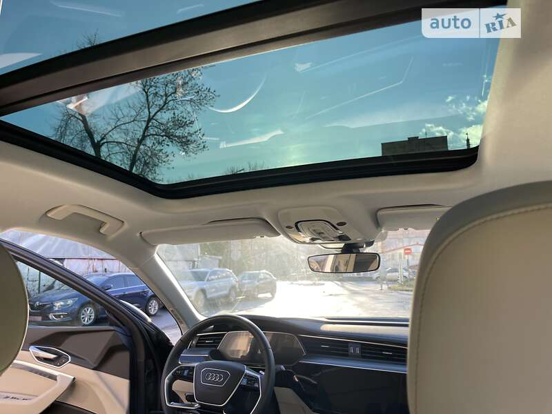 Позашляховик / Кросовер Audi Q8 e-tron 2023 в Хмельницькому