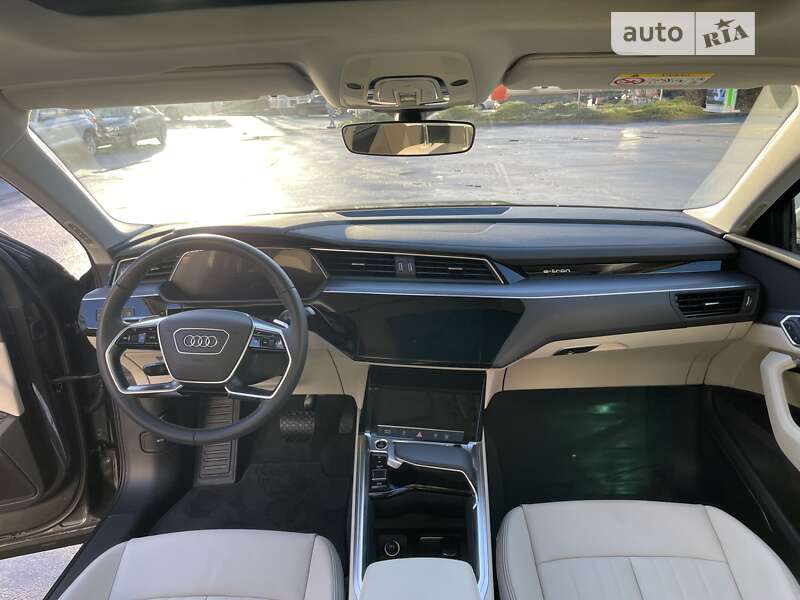 Позашляховик / Кросовер Audi Q8 e-tron 2023 в Хмельницькому