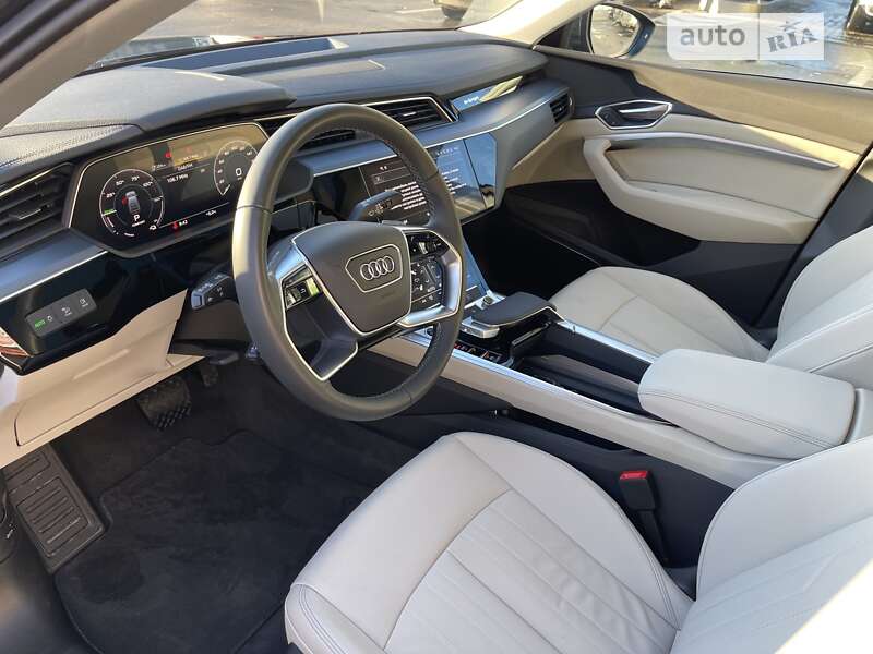 Позашляховик / Кросовер Audi Q8 e-tron 2023 в Хмельницькому