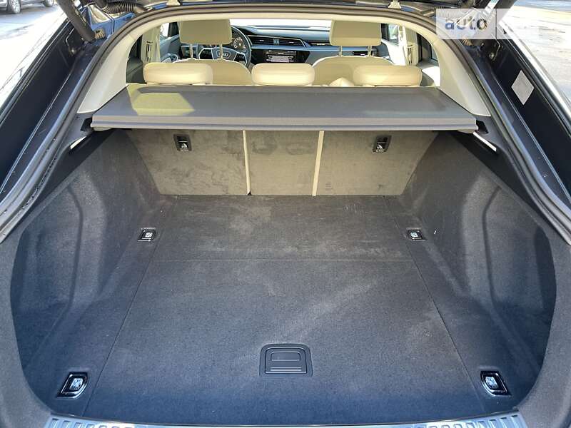 Позашляховик / Кросовер Audi Q8 e-tron 2023 в Хмельницькому