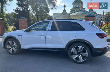 Позашляховик / Кросовер Audi Q8 e-tron 2023 в 