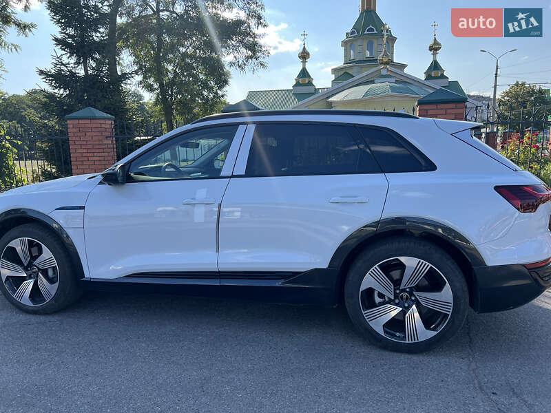 Позашляховик / Кросовер Audi Q8 e-tron 2023 в Дніпрі