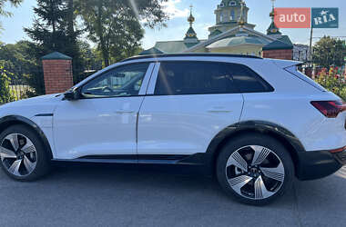 Позашляховик / Кросовер Audi Q8 e-tron 2023 в 