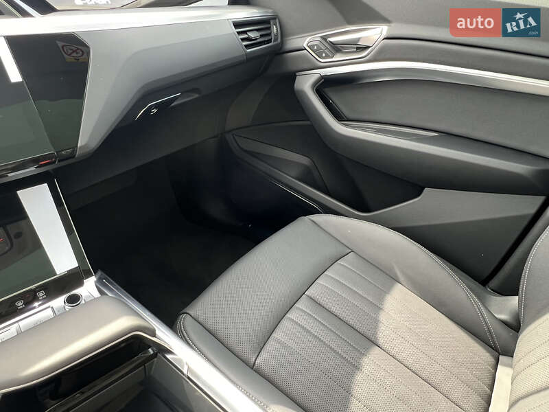 Позашляховик / Кросовер Audi Q8 e-tron 2023 в Дніпрі