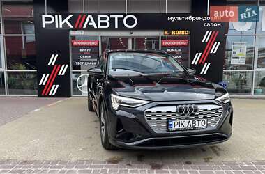 Позашляховик / Кросовер Audi Q8 e-tron 2023 в 