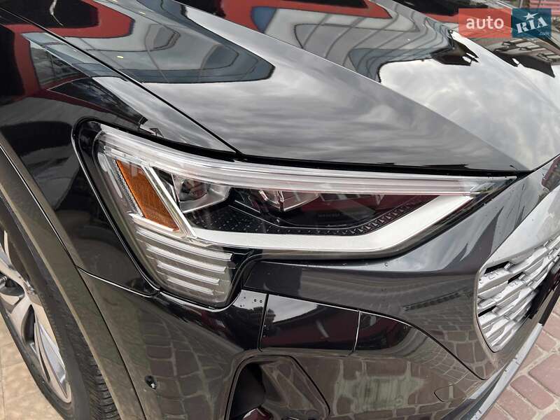Позашляховик / Кросовер Audi Q8 e-tron 2023 в Львові