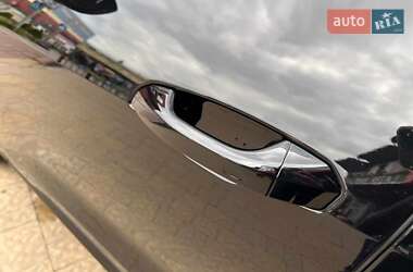 Позашляховик / Кросовер Audi Q8 e-tron 2023 в 