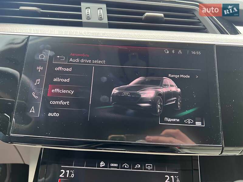 Позашляховик / Кросовер Audi Q8 e-tron 2023 в Львові