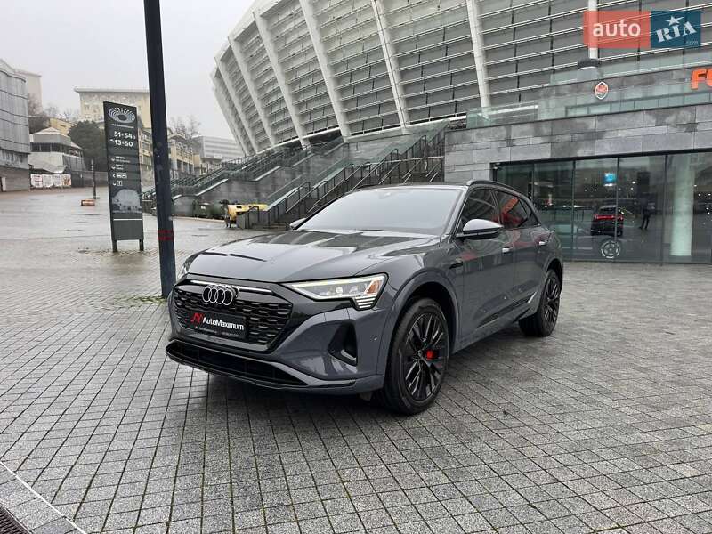Позашляховик / Кросовер Audi Q8 e-tron 2023 в Києві