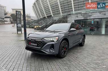 Позашляховик / Кросовер Audi Q8 e-tron 2023 в 