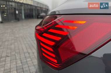 Позашляховик / Кросовер Audi Q8 e-tron 2023 в 