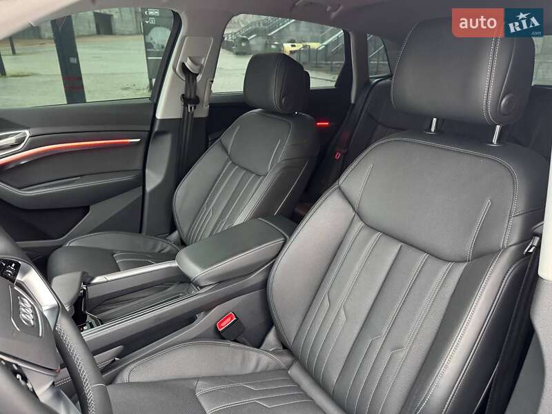 Позашляховик / Кросовер Audi Q8 e-tron 2023 в Києві