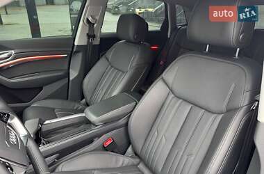 Позашляховик / Кросовер Audi Q8 e-tron 2023 в 