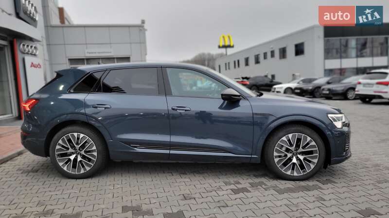 Позашляховик / Кросовер Audi Q8 e-tron 2023 в Хмельницькому