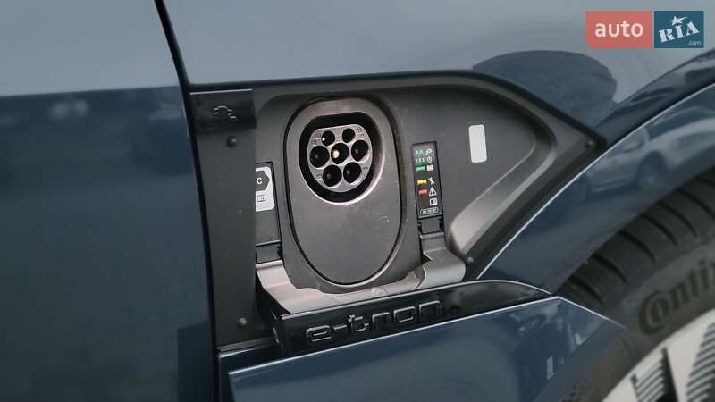 Позашляховик / Кросовер Audi Q8 e-tron 2023 в Хмельницькому