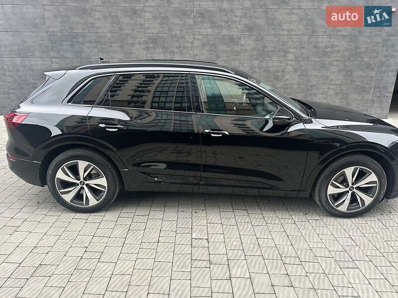 Внедорожник / Кроссовер Audi Q8 e-tron 2023 в Ивано-Франковске