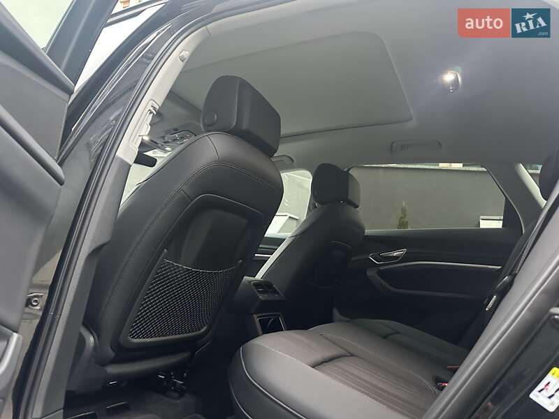 Внедорожник / Кроссовер Audi Q8 e-tron 2023 в Ивано-Франковске