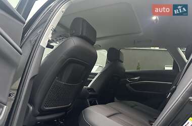 Внедорожник / Кроссовер Audi Q8 e-tron 2023 в 